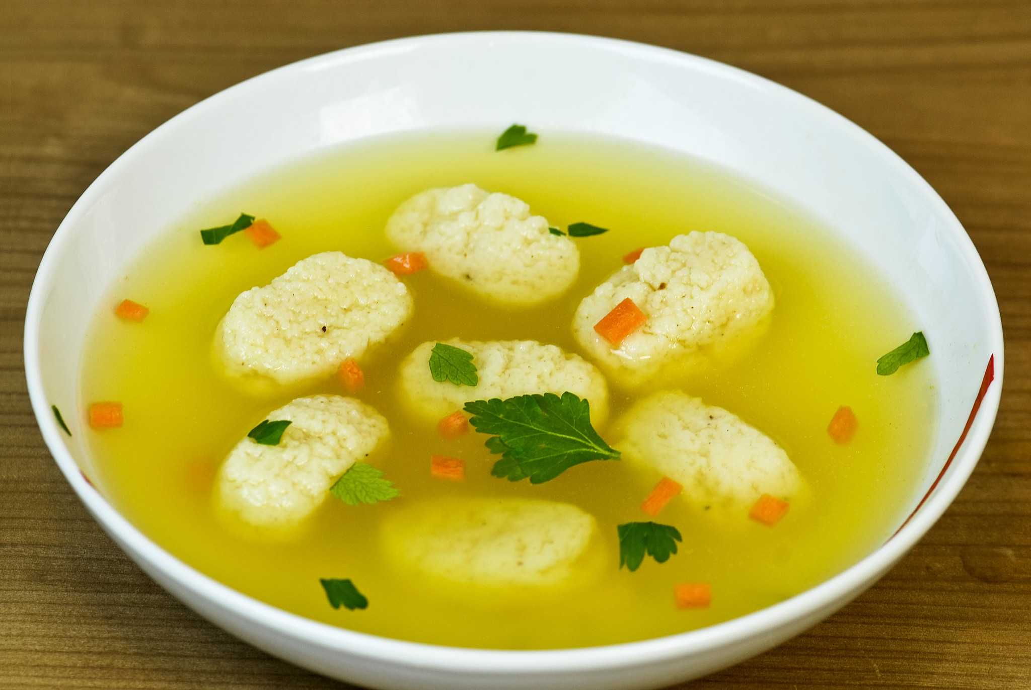 Суп с сырными клецками Рецепт очень простой, продукты доступные и недорогие Клёцки готовятся небольшого размера, что вызывает восторг ваших близких особенно детей
