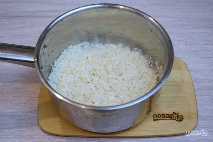 Сколько нужно риса на кастрюлю. Рис в кастрюле. Вареный рис в кастрюле. Готовый рис в кастрюле. Сваренный рис в кастрюле.