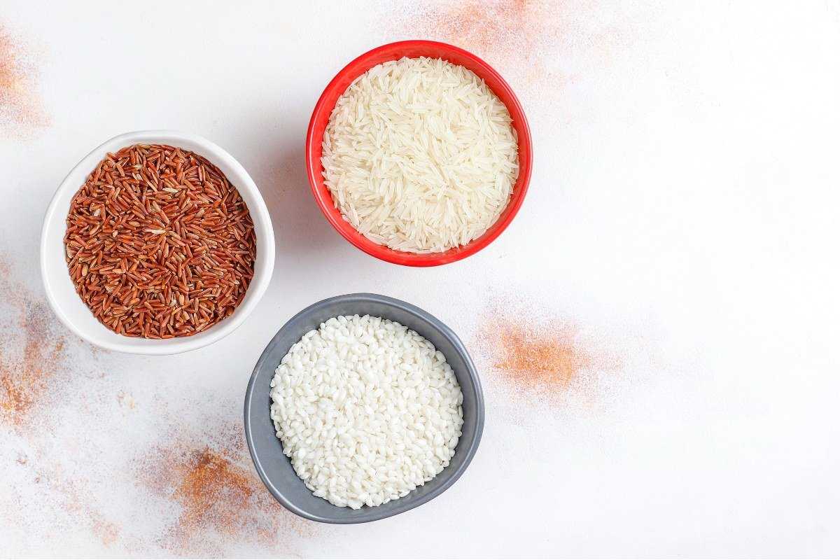 Рассыпчатый рис соотношение. Круглый рис. Варка риса. Рассыпчатый рис и липкий. Круглый рис пропорции.