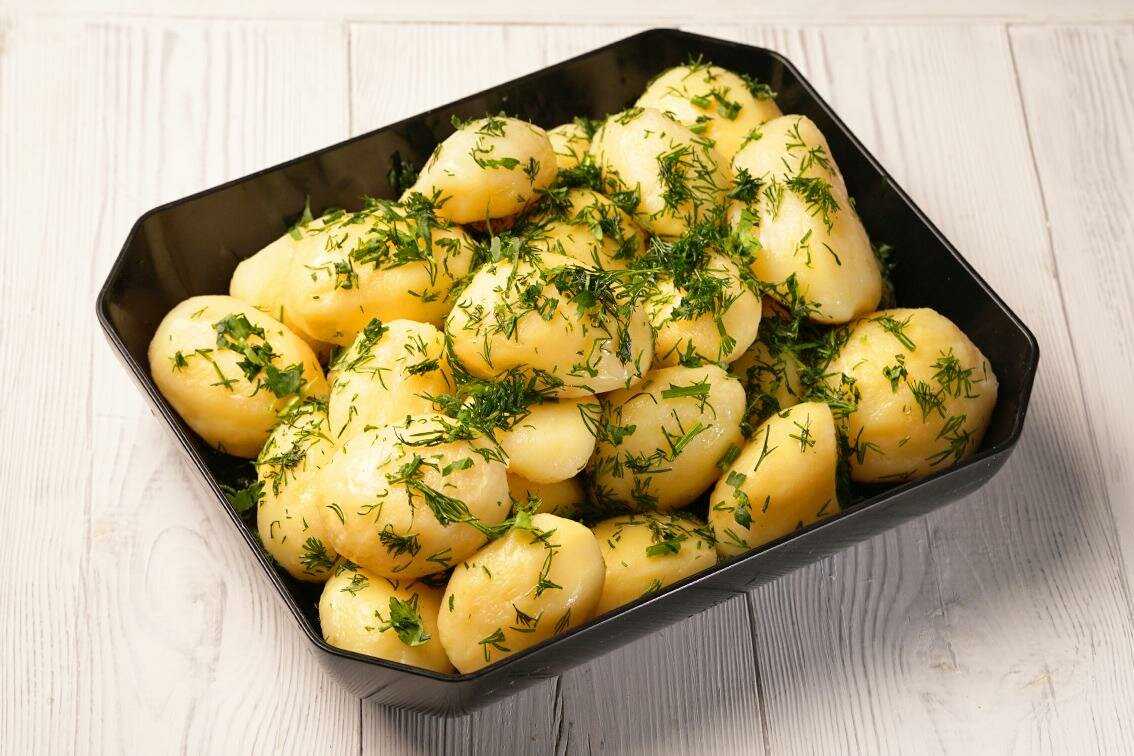 Как варить картошку в кастрюле? сколько варится молодая картошка, картошка в кожуре?