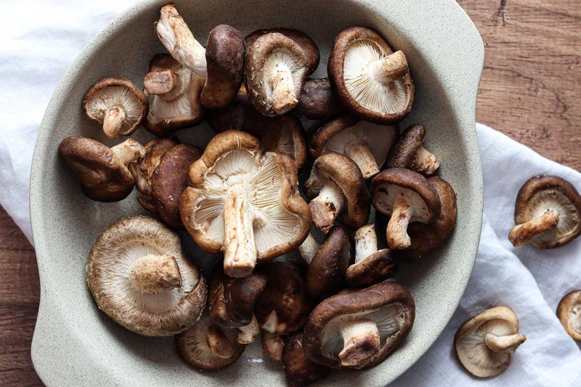 Cocinar setas shiitake