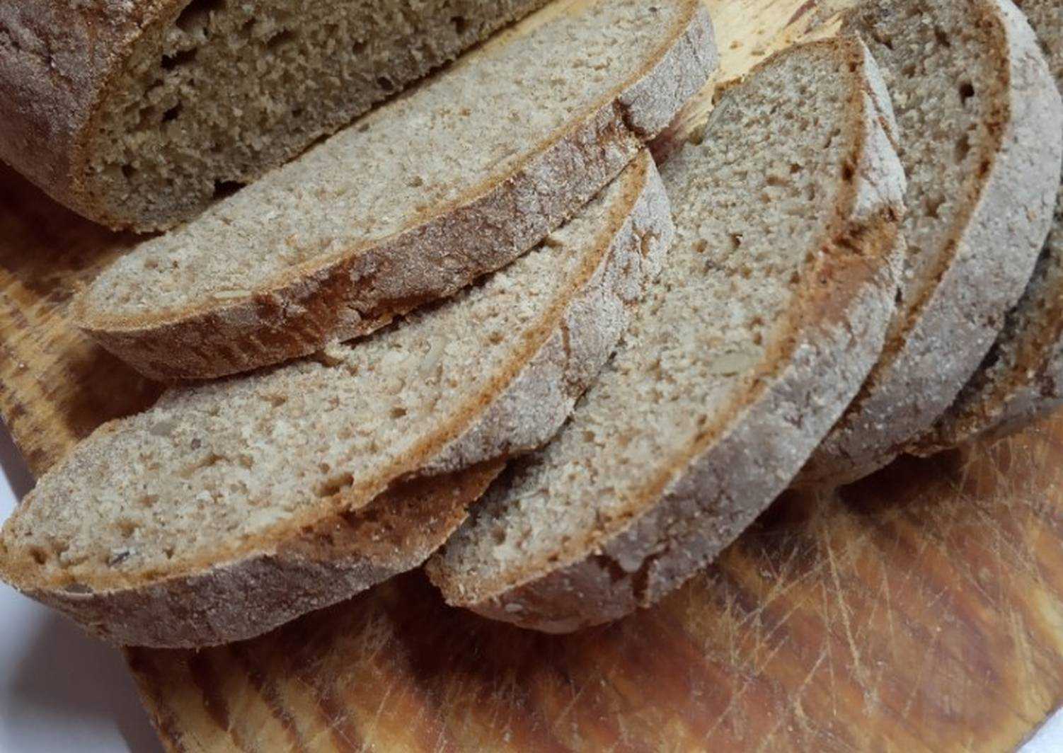 Хлеб из цельнозерновой муки простой рецепт. Чурек цельнозерновой. Цельнозерновой хлеб. Хблем цельно зерновой. Хлеб из цельнозерновой муки.