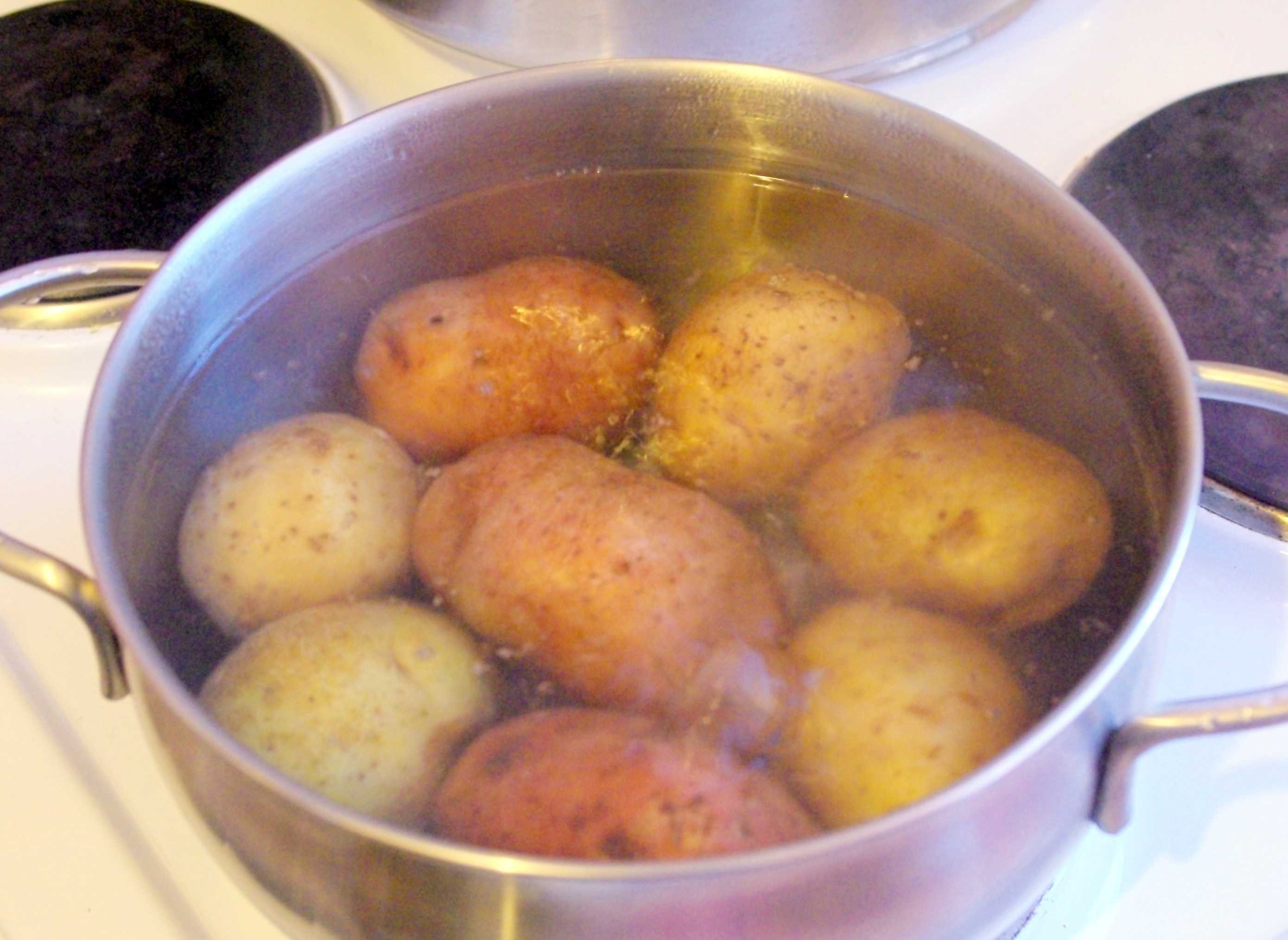 Как варить молодую картошку правильно – пошаговые инструкции