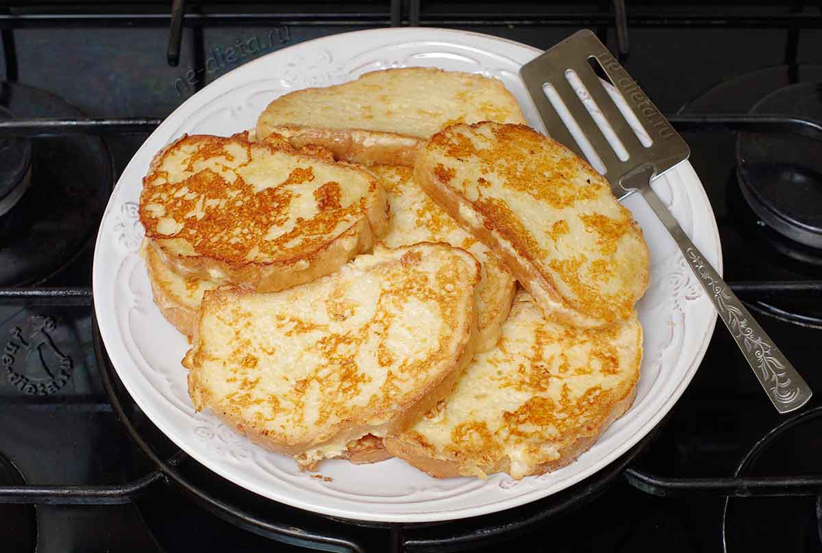 Гренки с яйцом и молоком на сковороде рецепт с фото пошагово из белого хлеба