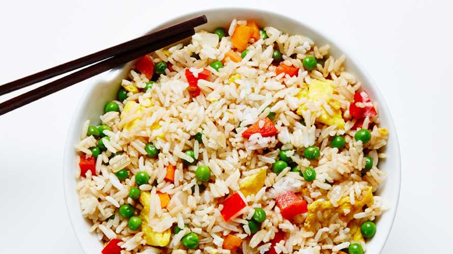 Рис с яйцом по-китайски, жареный на сковороде – рецепт