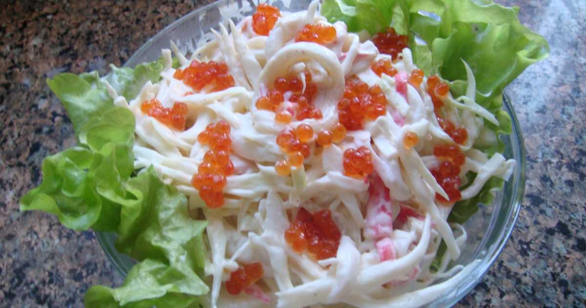 Вкусный салат с крабами