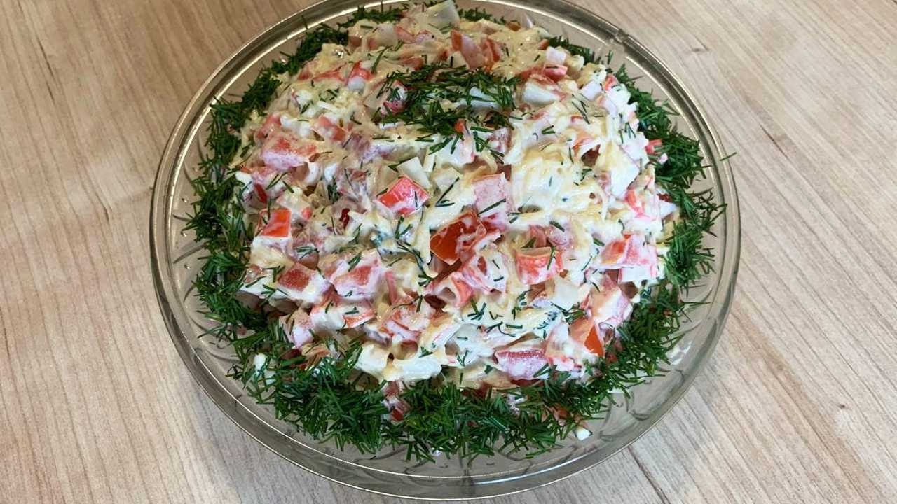 Салат «красное море» с крабовыми палочками — 5 пошаговых рецептов приготовления
