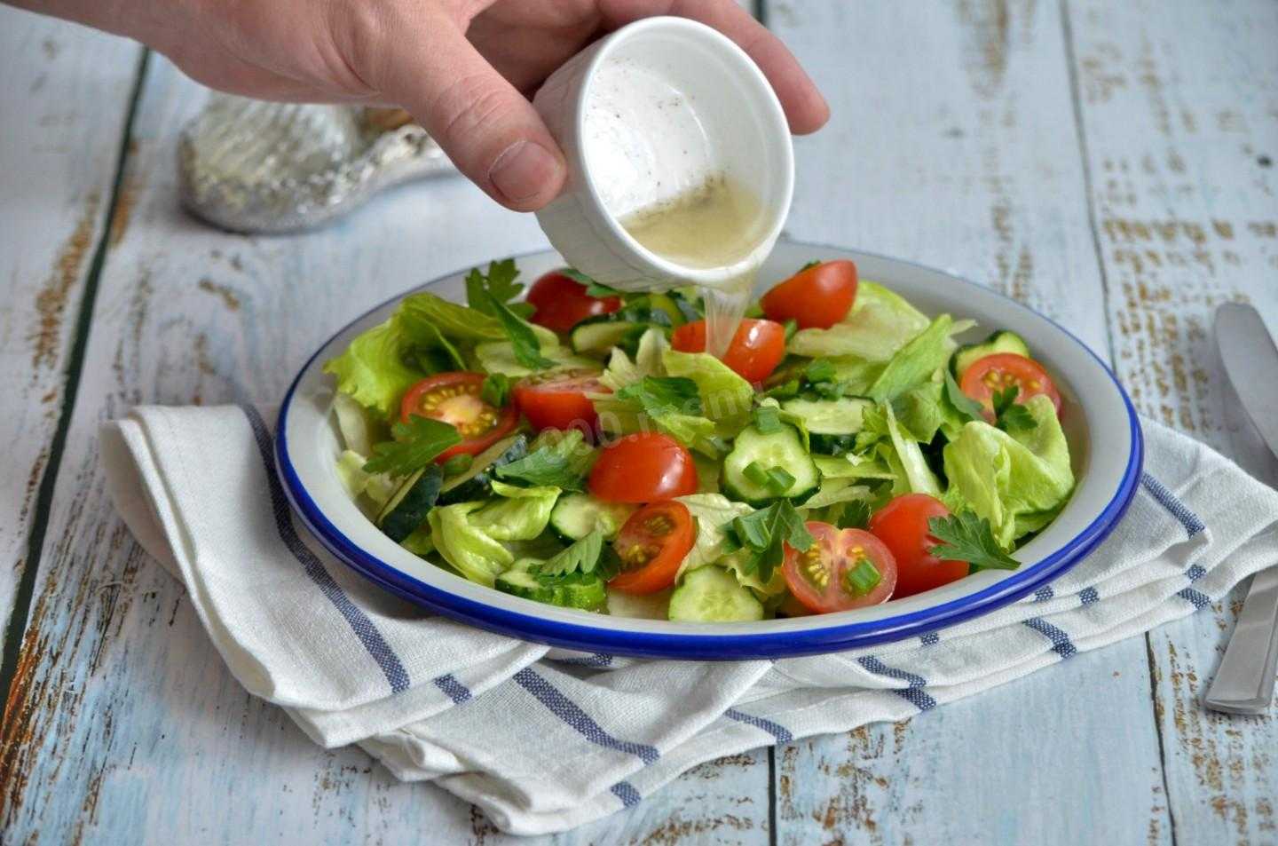 Салат с фунчозой и овощами в соевом соусе – простой рецепт