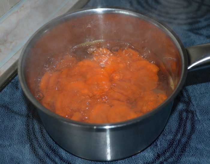 Сколько времени варить морковь до готовности целиком или кусочками с учетом особенностей блюда