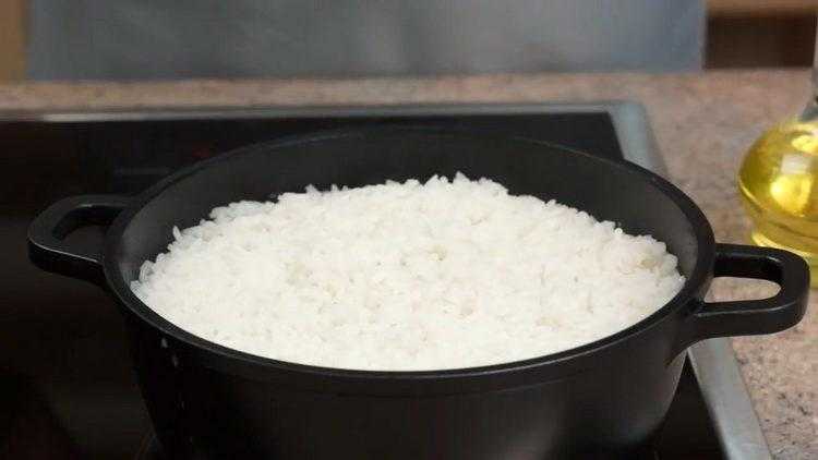 Рис в кипящую или холодную. Рис в кастрюле. Рассыпчатый рис в кастрюле. Кипящий рис. Отварить рис.