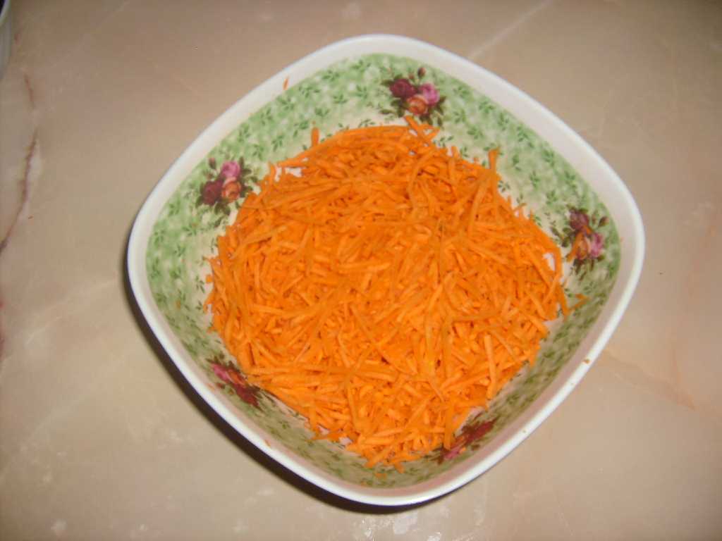 Салат из вареной моркови. Тертая вареная морковь. Украшение из вареной моркови. Салат из варëной Марковки.