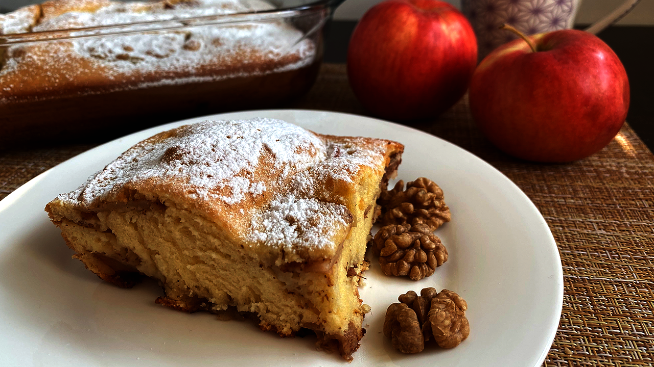Яблочный пирог на кефире — вкуснее шарлотки, а готовить легче
