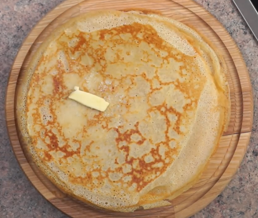 Тонкие блины. Вкусные блинчики на молоке тонкие 1 литр. Вкусные блинчики на молоке тонкие 1 литр. Тонкие блины на молоке рецепт на 1 литр. Блины на молоке с дырочками тонкие на 1 литр.