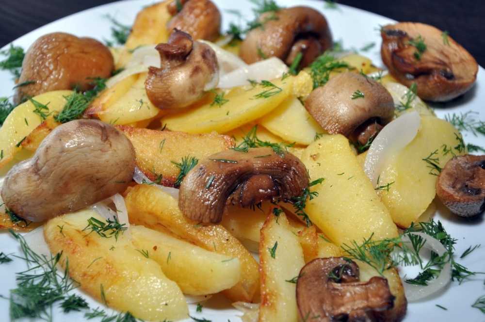 Сколько по времени жарить картошку: классическую, фри, на сковороде, в мультиварке