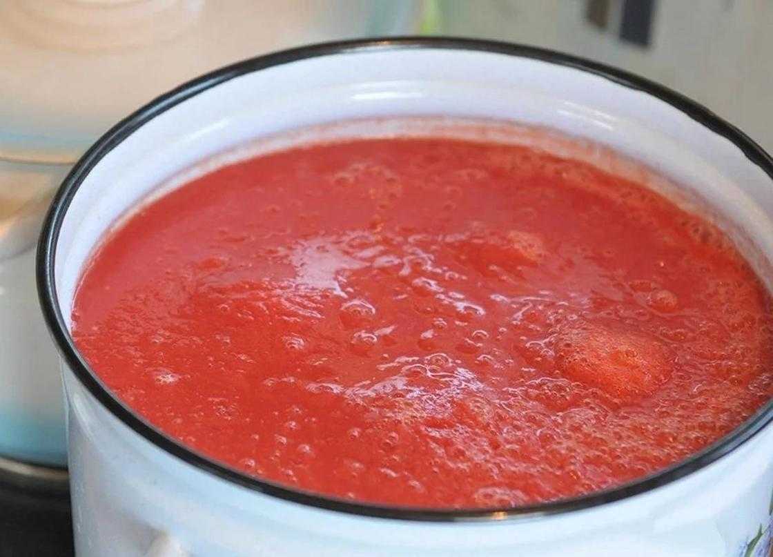 Как приготовить томатный сок в домашних. Томатный сок. Густой томатный сок. Томатный сок на зиму. Томатный сок домашний.