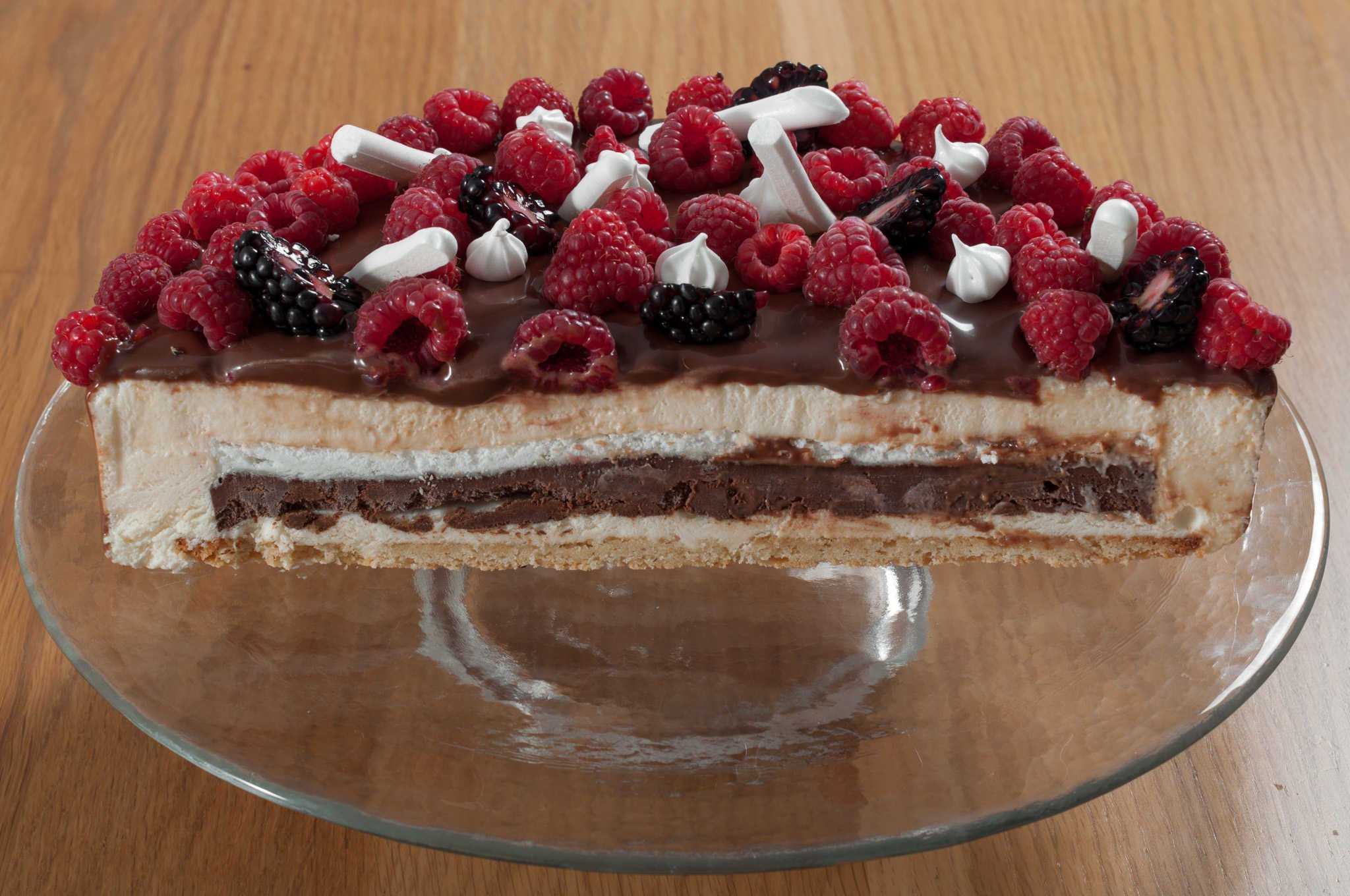 Бисквитный торт с клубникой: рецепты, как приготовить клубничный крем