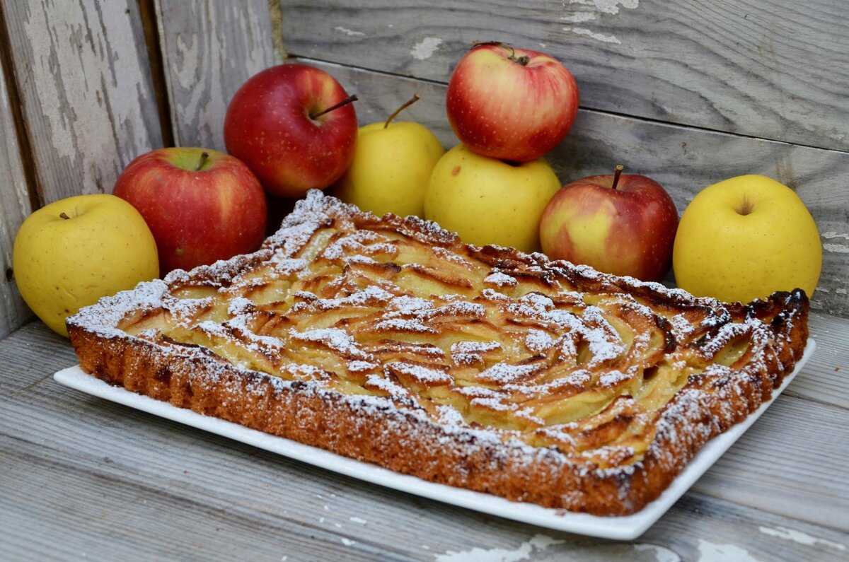 Вкусный и легкий пирог из яблок