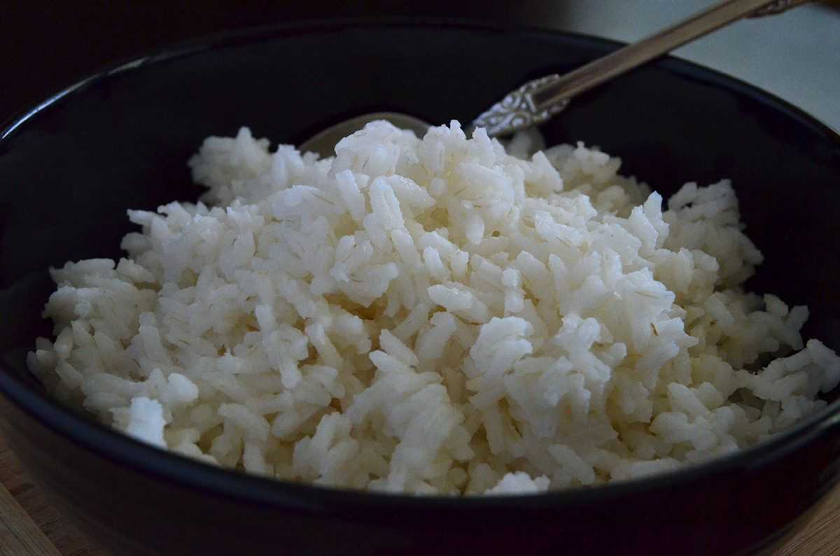 Сколько варить рисовую кашу на воде и на молоке?