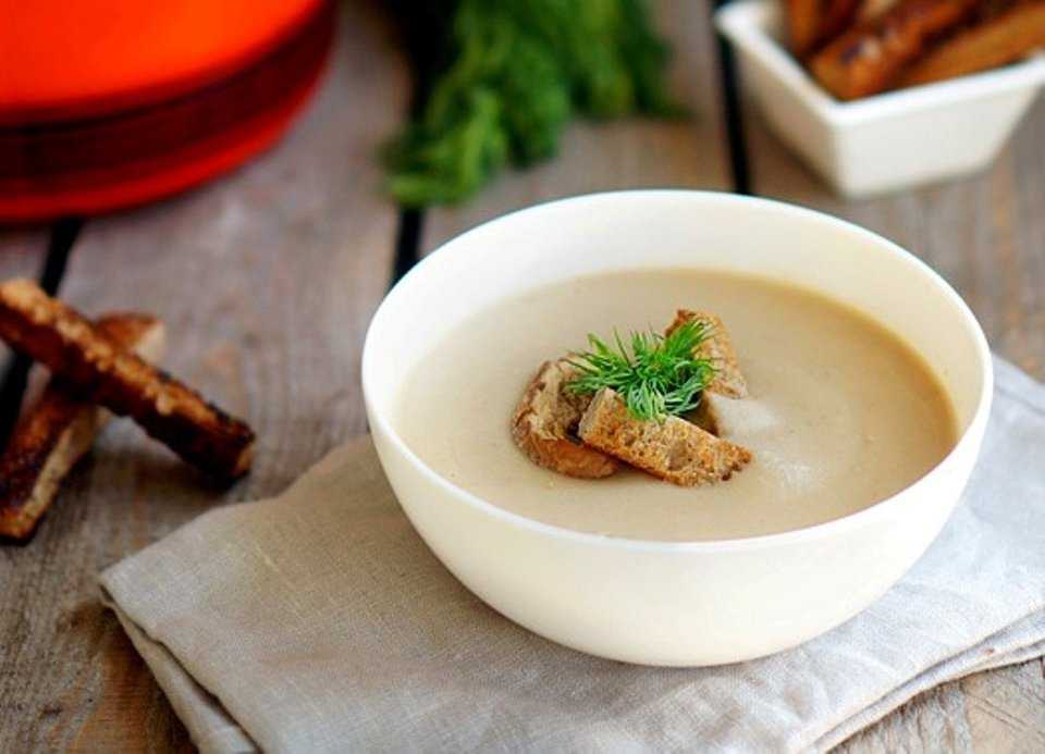Густой и вкусный. диетический суп-пюре из шампиньонов