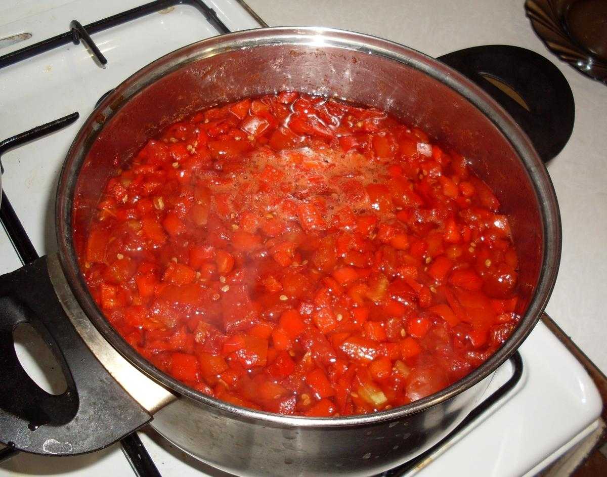Как просто на зиму приготовить помидоры. Варенье из помидоров. Варенье из помидоров красных. Покрошенный помидор. Вареные томаты.