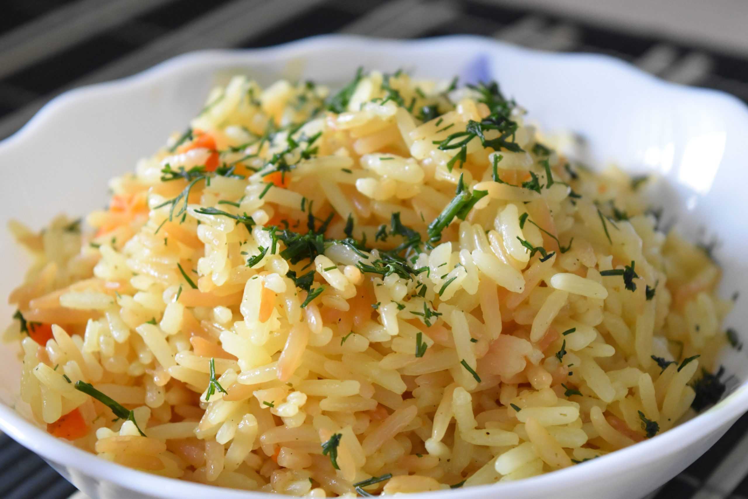 Какие блюда из риса. Рис гарнир. Рис с овощами. Рисовый гарнир. Отварной рис на гарнир.